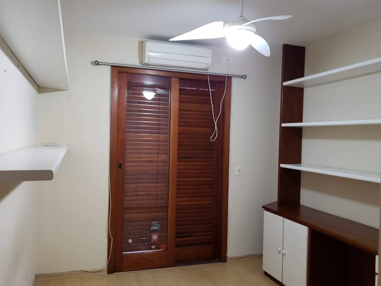 Casa de Condomínio para alugar com 4 quartos, 300m² - Foto 8